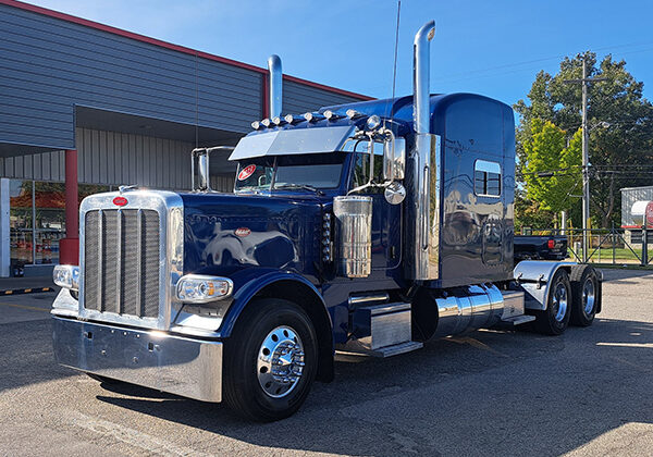 Pre-owned Peterbilt 389 sleeper Pre-owned Peterbilt 389 sleeper